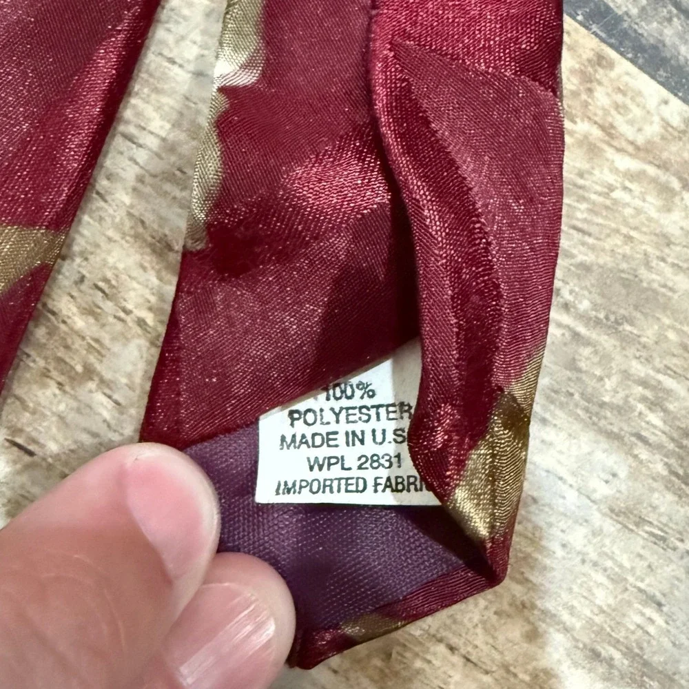 Stringbeans necktie showcases